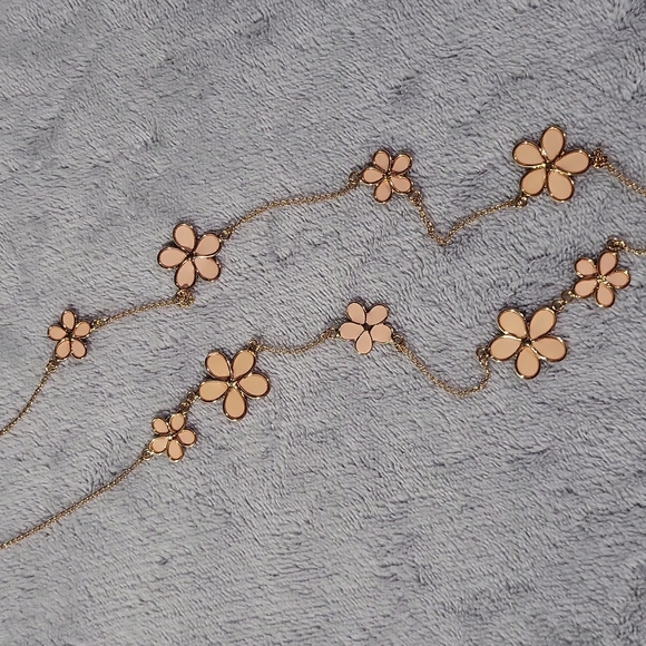 NWOT Floral Chain Necklace - Picture 5 of 5